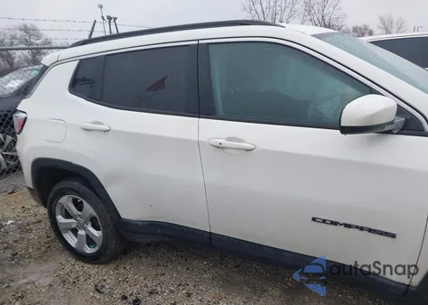 2018 Jeep Compass Latitude 4X4 из США, поврежденный, VIN 3C4NJDBBXJT422936